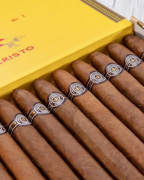 Montecristo No 2 Cigars - Premium Cuban Pirámides, 6⅛" x 52 RG, Rich Flavor, Perfect Draw, 75-Minute Enjoyment, Iconic Smoke