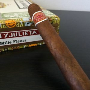 Romeo y Julieta Mille Fleurs Cigar - Petit Corona - Floral Aroma, Cocoa, Cedar - 42 Ring Gauge - Medium Strength - Box of 25 - Premium Cuban Cigar