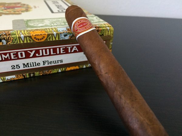 Romeo y Julieta Mille Fleurs Cigar - Petit Corona - Floral Aroma, Cocoa, Cedar - 42 Ring Gauge - Medium Strength - Box of 25 - Premium Cuban Cigar